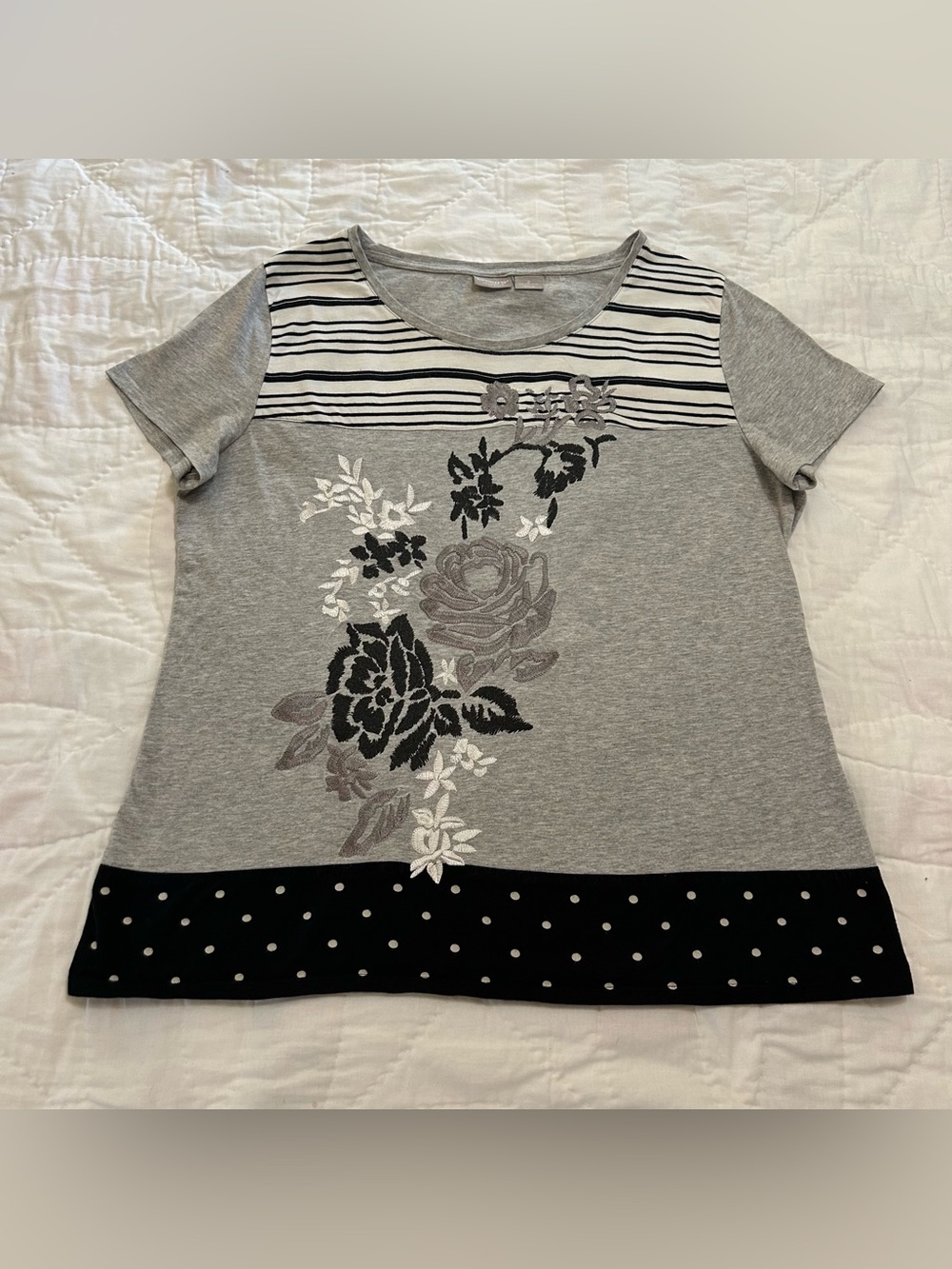 Chicos Zenergy T Shirt Top Womens 2 (L ) Gray Floral Embroidery Stripe Polka Dot